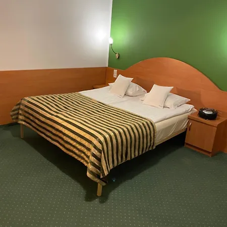 לינה וארוחת בוקר Stenia Center 3*