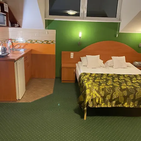 Stenia Center לינה וארוחת בוקר 3*